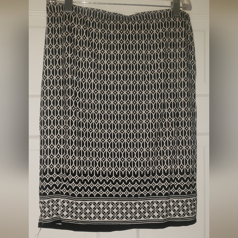 Max Studio Black and White Patterned Pencil Skirt
